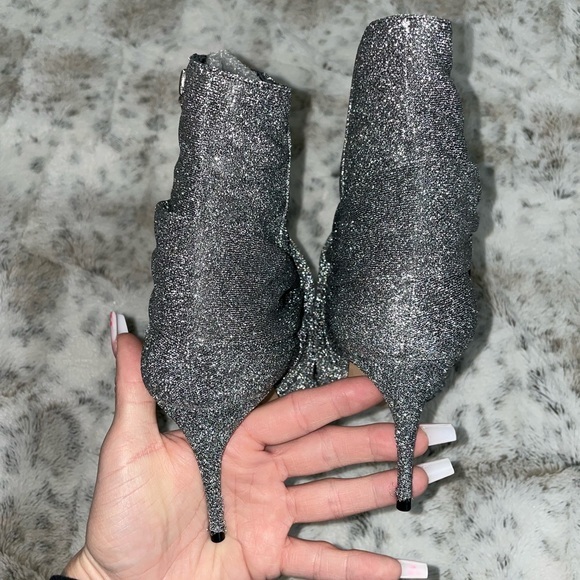 ๐ BNIB Schutz | Adryen Glitter Booties | Prata Silver | Pointed Toe - Picture 13 of 15